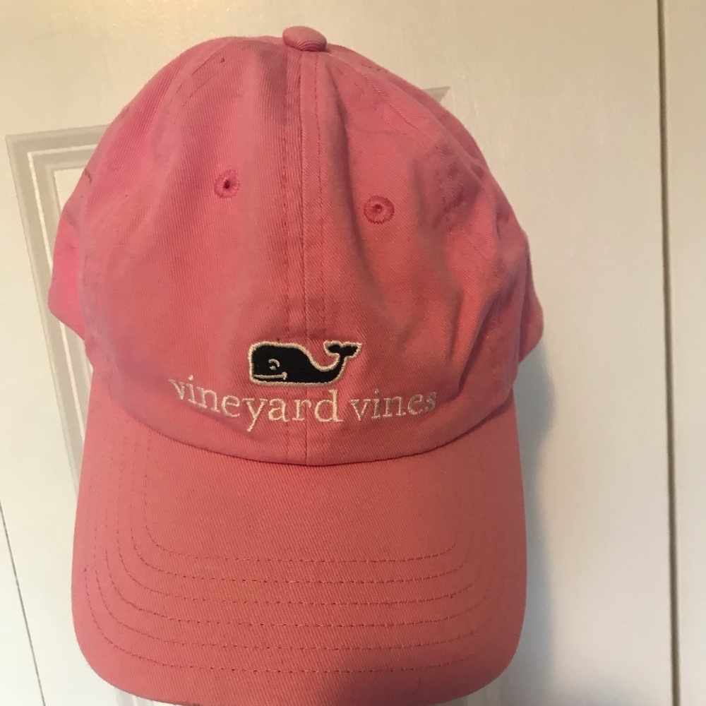 Vineyard Vines pink hat in great condition